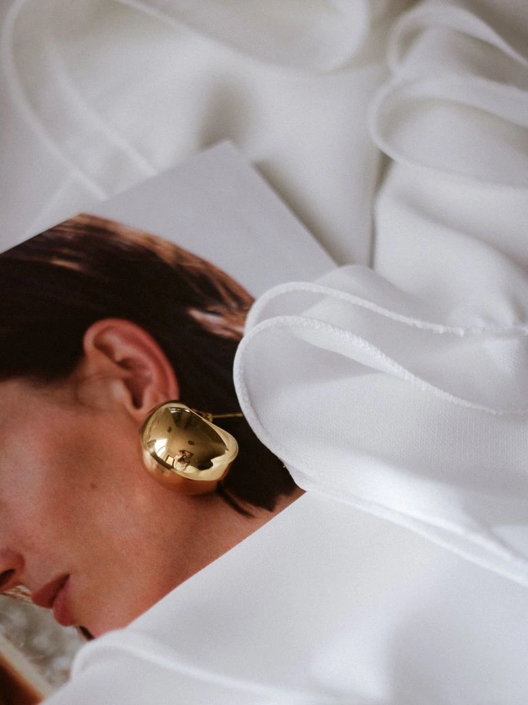 RightEar tinnitus relief device on bedside table